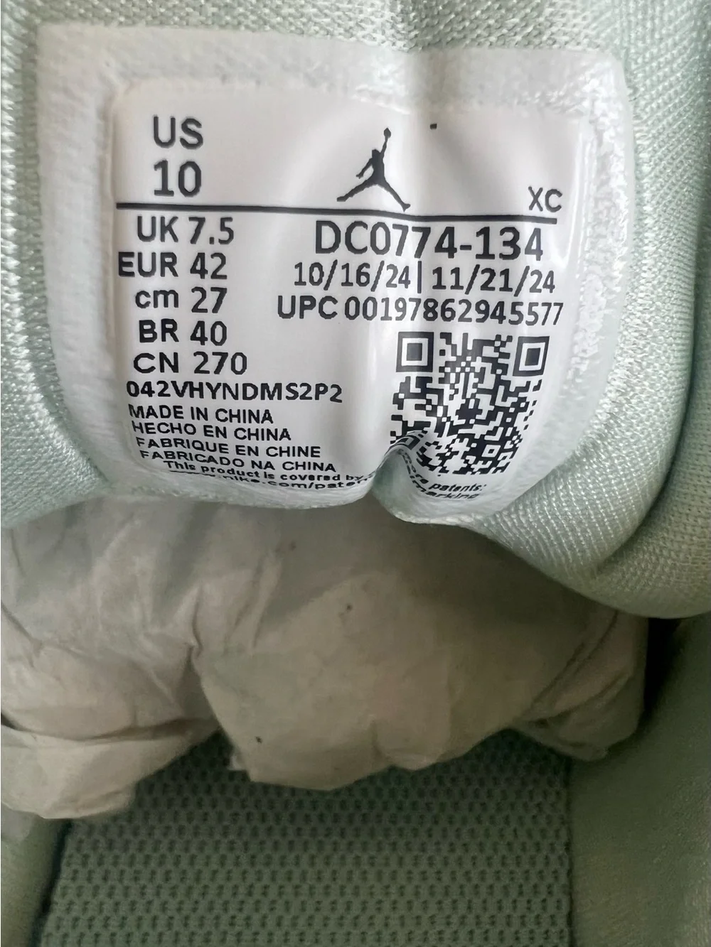 WOMEN'S Size 10/M 8.5. AIR JORDAN RETRO 1 LOW CASUAL. OFF White and Mint